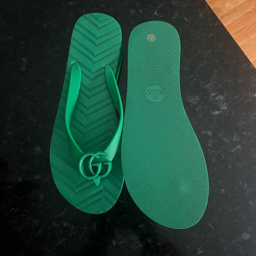 Gucci Green Chevron Sandals